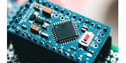 How Do PCBs and Chips Work Together？